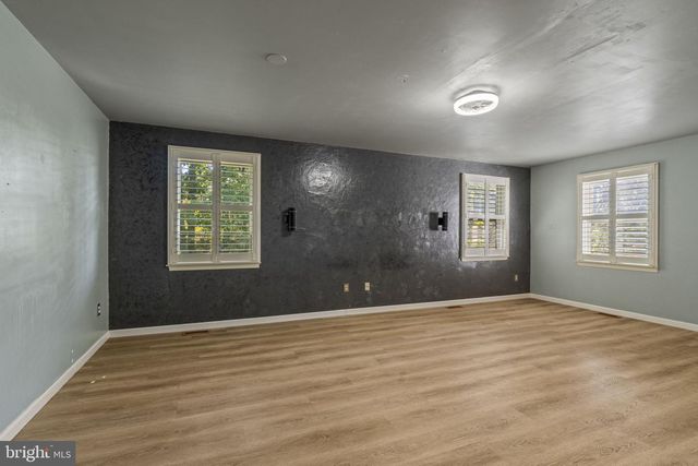 31 SIGNAL DR, Voorhees, NJ 08043