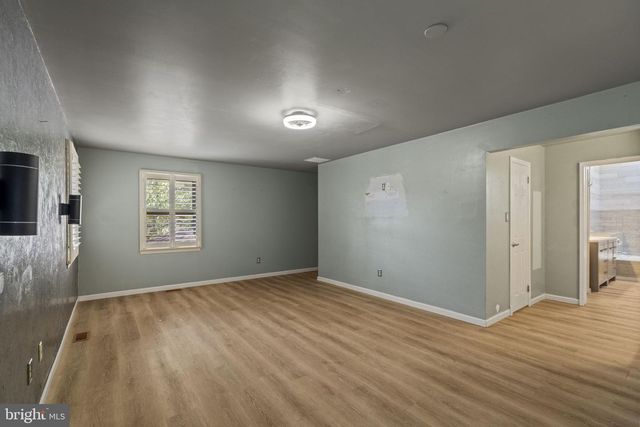 31 SIGNAL DR, Voorhees, NJ 08043