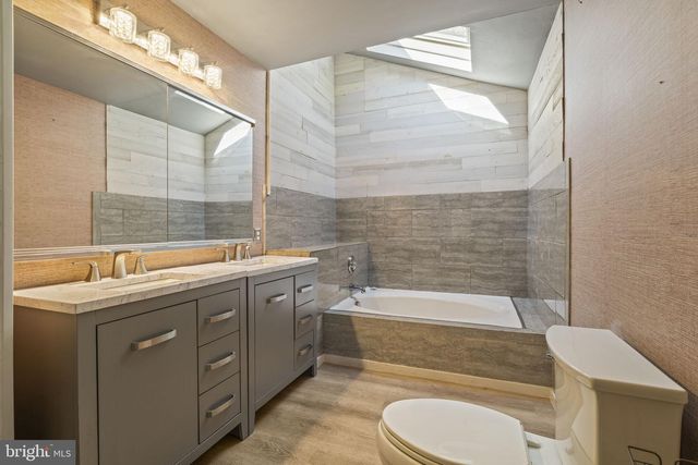 31 SIGNAL DR, Voorhees, NJ 08043