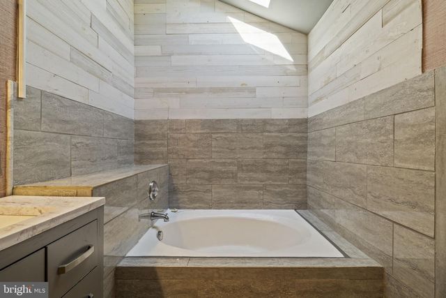 31 SIGNAL DR, Voorhees, NJ 08043