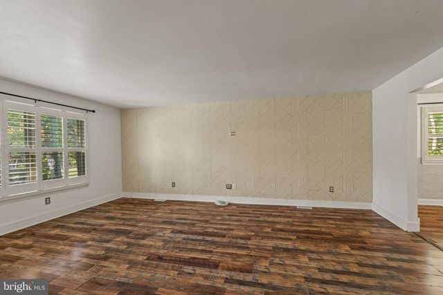 31 SIGNAL DR, Voorhees, NJ 08043