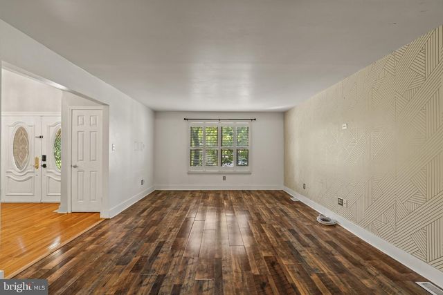 31 SIGNAL DR, Voorhees, NJ 08043