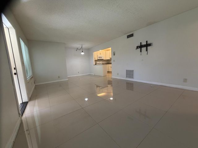 5930 Whispering Pine Way B-1, Greenacres, FL 33463