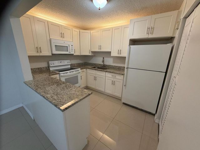 5930 Whispering Pine Way B-1, Greenacres, FL 33463