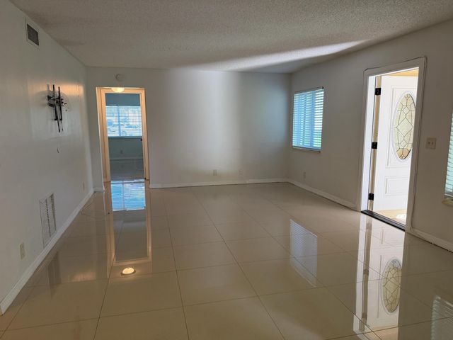 5930 Whispering Pine Way B-1, Greenacres, FL 33463