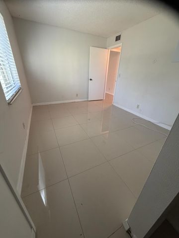 5930 Whispering Pine Way B-1, Greenacres, FL 33463