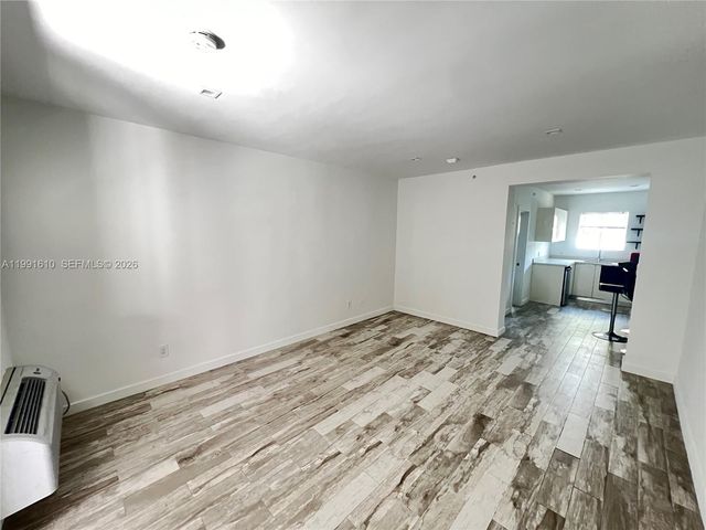220 Collins Ave 3A, Miami Beach, FL 33139