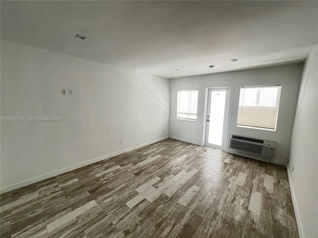 220 Collins Ave 3A, Miami Beach, FL 33139