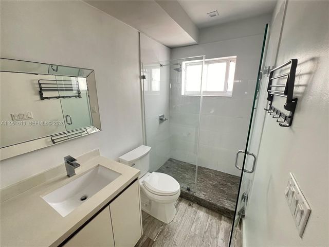 220 Collins Ave 3A, Miami Beach, FL 33139