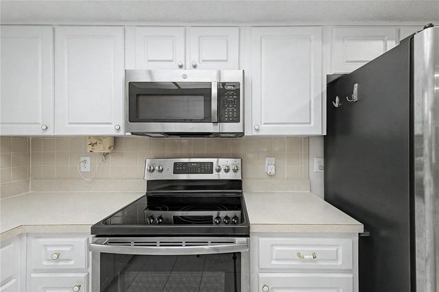 8270 SYCAMORE DRIVE, New Port Richey, FL 34654