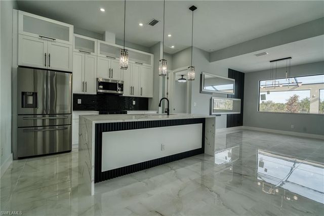 10474 Winnipeg ST, Port Charlotte, FL 33981