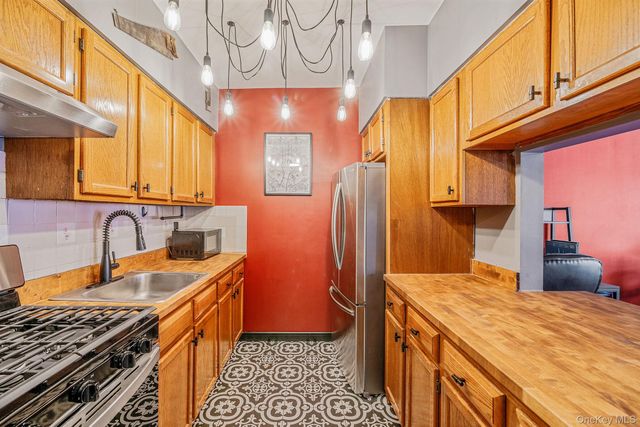 682 Lexington Avenue, Brooklyn, NY 11221