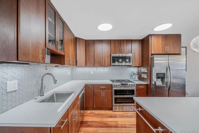 682 Lexington Avenue, Brooklyn, NY 11221