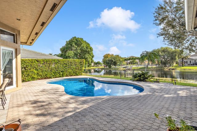 12040 NW 49th Dr, Coral Springs, FL 33076