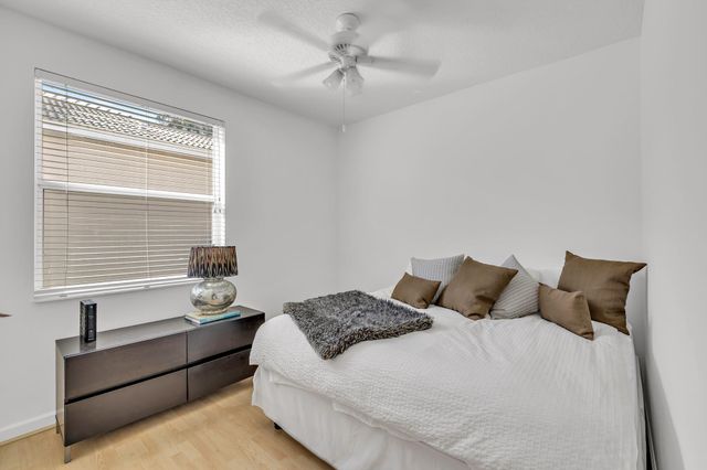 12040 NW 49th Dr, Coral Springs, FL 33076