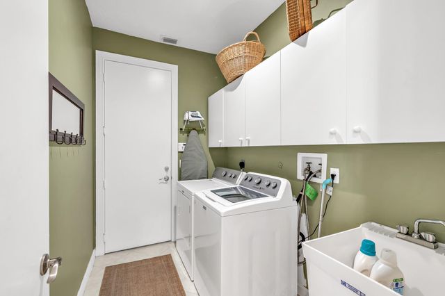 12040 NW 49th Dr, Coral Springs, FL 33076