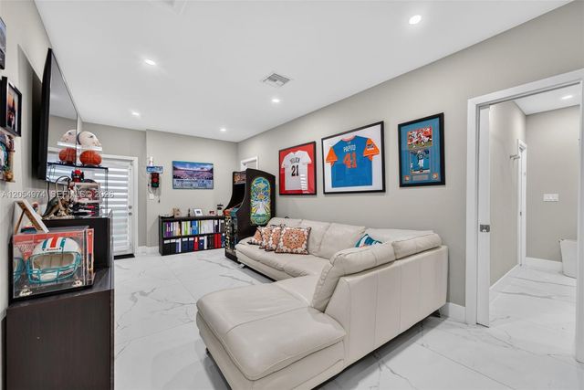 9440 SW 136th St, Miami, FL 33176