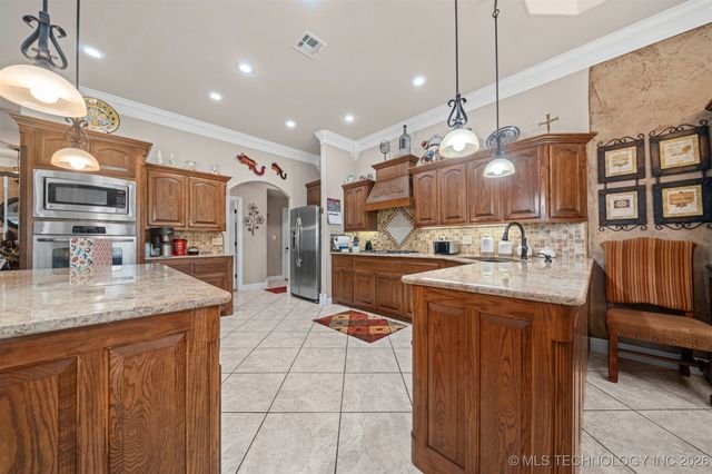 479872 E 1080 Road, Muldrow, OK 74948