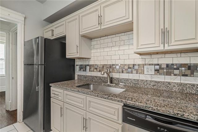 1110 E Armour Boulevard 4, Kansas City, MO 64109