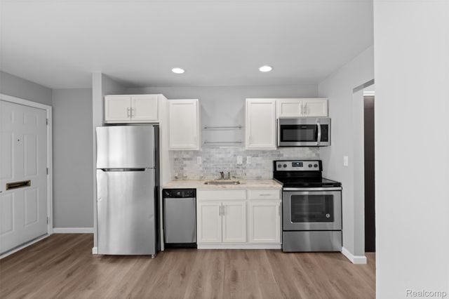 2419 Normandy Road, Royal Oak Charter Township, MI 48073