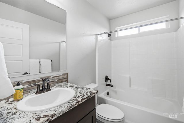 8324 E. Stone Valley, Nampa, ID 83687