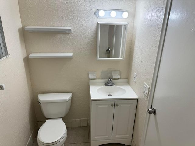 220 CROTON Avenue 210, Lantana, FL 33462