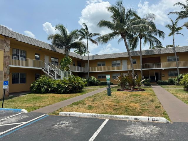 220 CROTON Avenue 210, Lantana, FL 33462