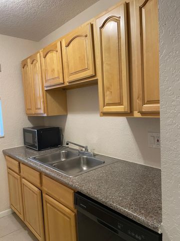 220 CROTON Avenue 210, Lantana, FL 33462