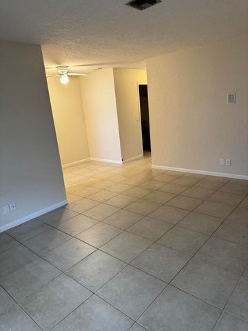 220 CROTON Avenue 210, Lantana, FL 33462
