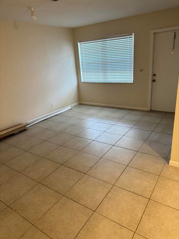 220 CROTON Avenue 210, Lantana, FL 33462