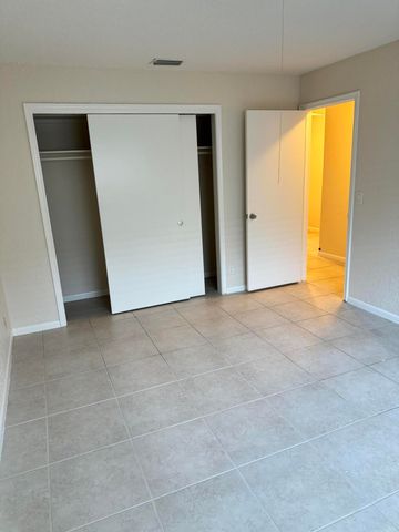 220 CROTON Avenue 210, Lantana, FL 33462