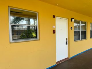 220 CROTON Avenue 210, Lantana, FL 33462