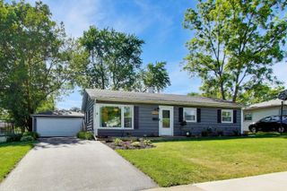 448 N Pershing Avenue, Mundelein, IL 60060
