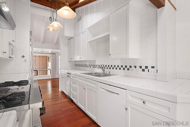 573 Amphitheatre Dr, Del Mar, CA 92014