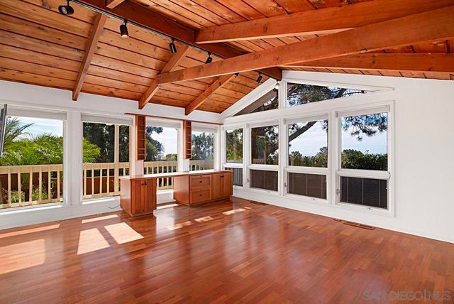 573 Amphitheatre Dr, Del Mar, CA 92014