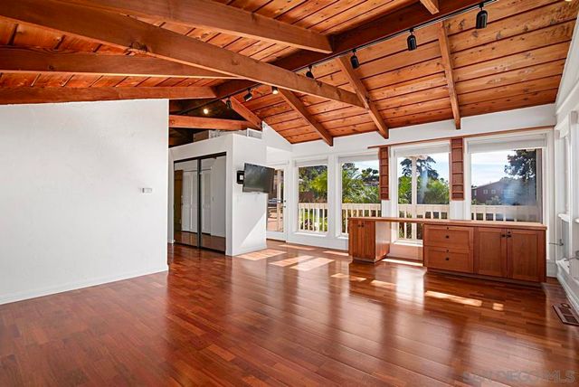 573 Amphitheatre Dr, Del Mar, CA 92014