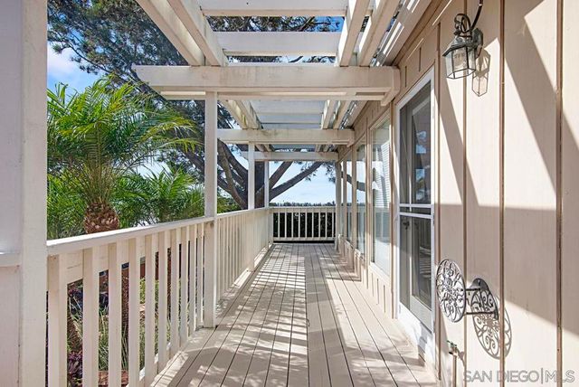 573 Amphitheatre Dr, Del Mar, CA 92014