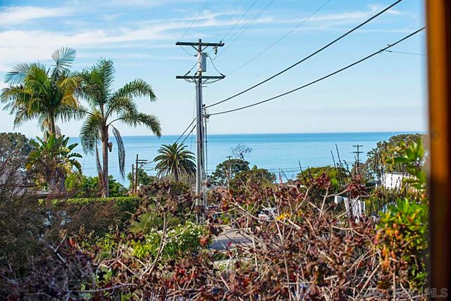 573 Amphitheatre Dr, Del Mar, CA 92014