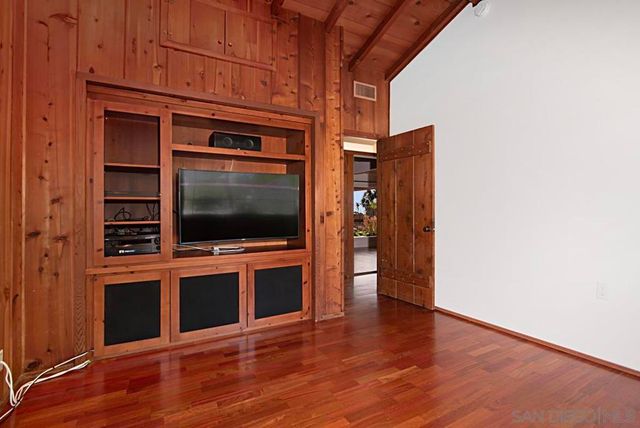 573 Amphitheatre Dr, Del Mar, CA 92014