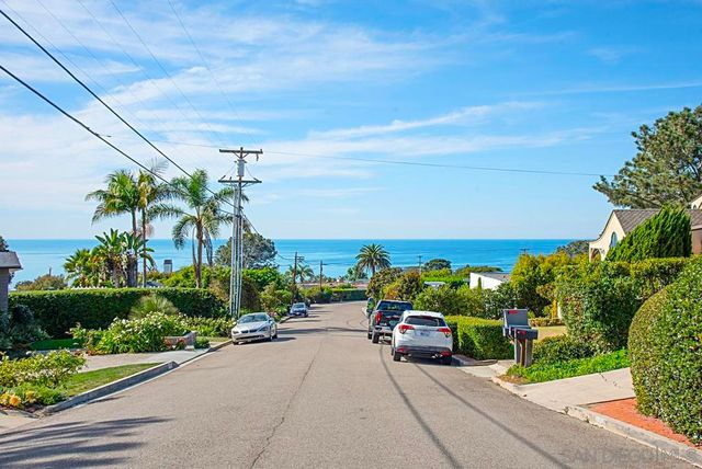 573 Amphitheatre Dr, Del Mar, CA 92014