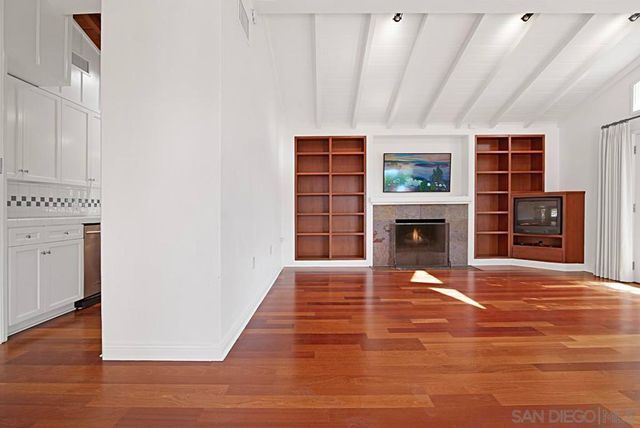 573 Amphitheatre Dr, Del Mar, CA 92014