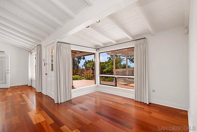 573 Amphitheatre Dr, Del Mar, CA 92014