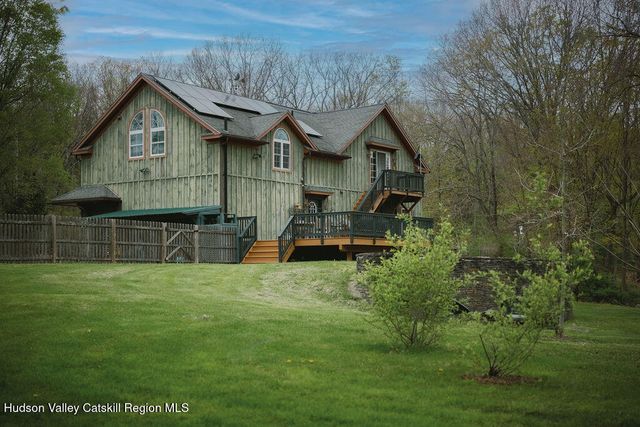 92 Fiddlers Bridge Road, Staatsburg, NY 12580