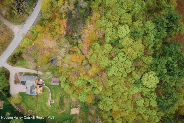 92 Fiddlers Bridge Road, Staatsburg, NY 12580
