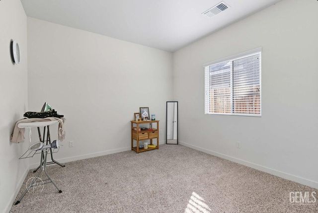 7404 Emerald Green Avenue, Bakersfield, CA 93313