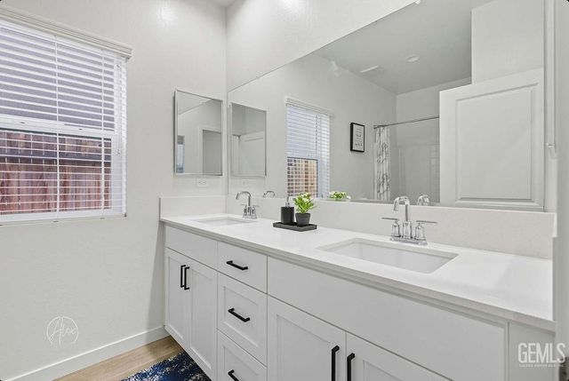 7404 Emerald Green Avenue, Bakersfield, CA 93313