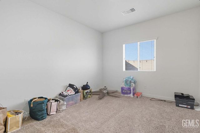 7404 Emerald Green Avenue, Bakersfield, CA 93313