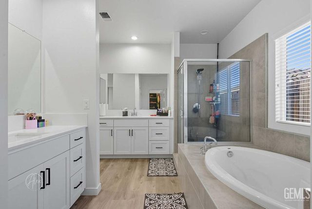 7404 Emerald Green Avenue, Bakersfield, CA 93313