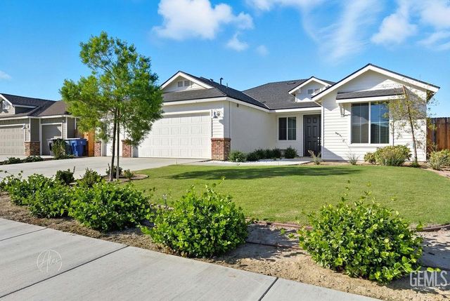 7404 Emerald Green Avenue, Bakersfield, CA 93313