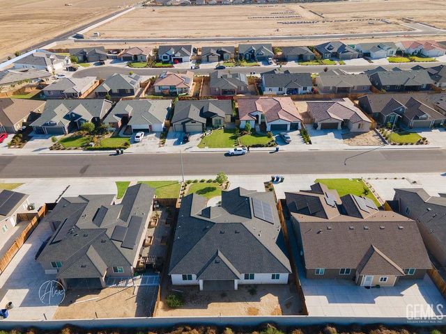 7404 Emerald Green Avenue, Bakersfield, CA 93313